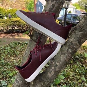 MAROON LOW TOP SNEAKERS